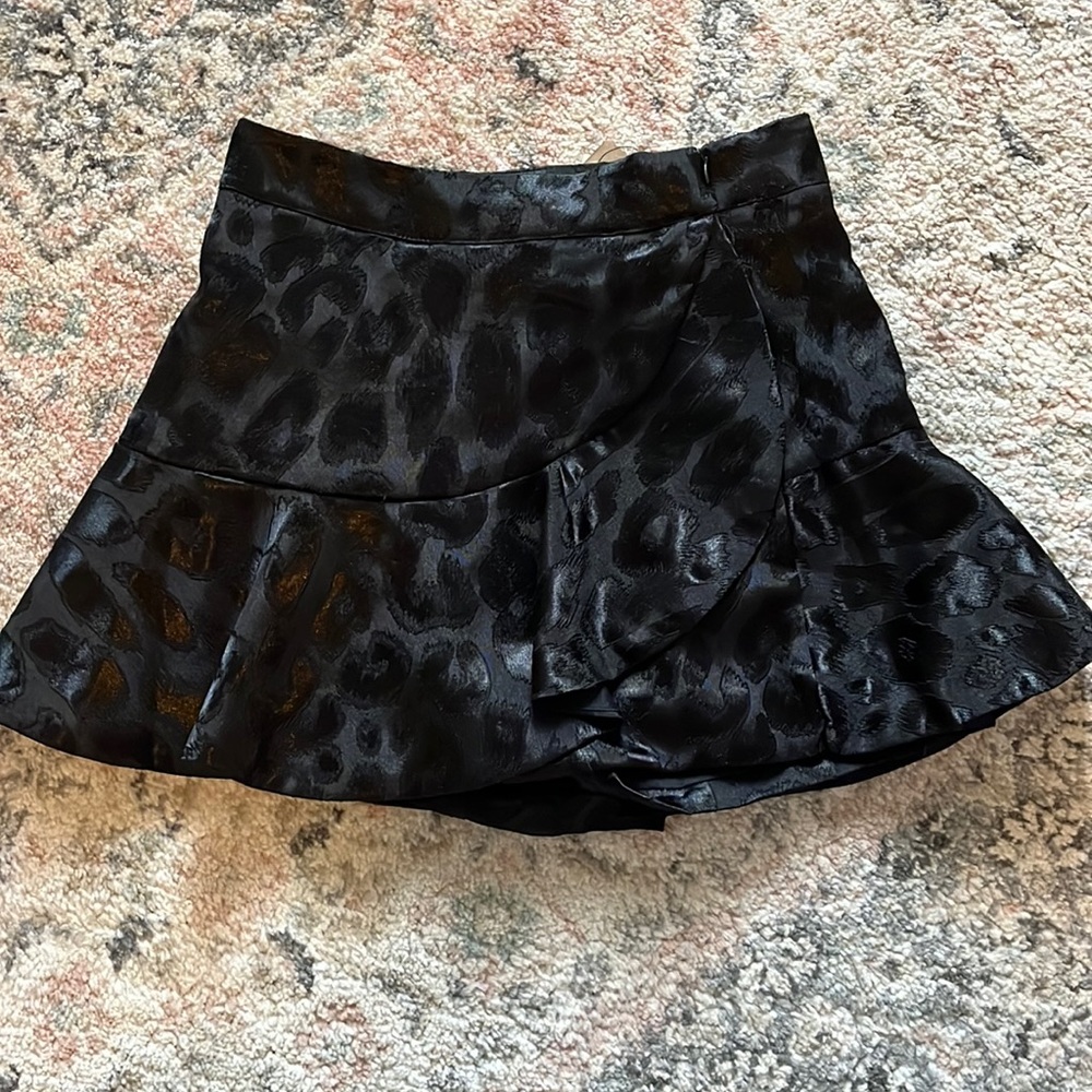 DO + BE black cheetah print satin skort